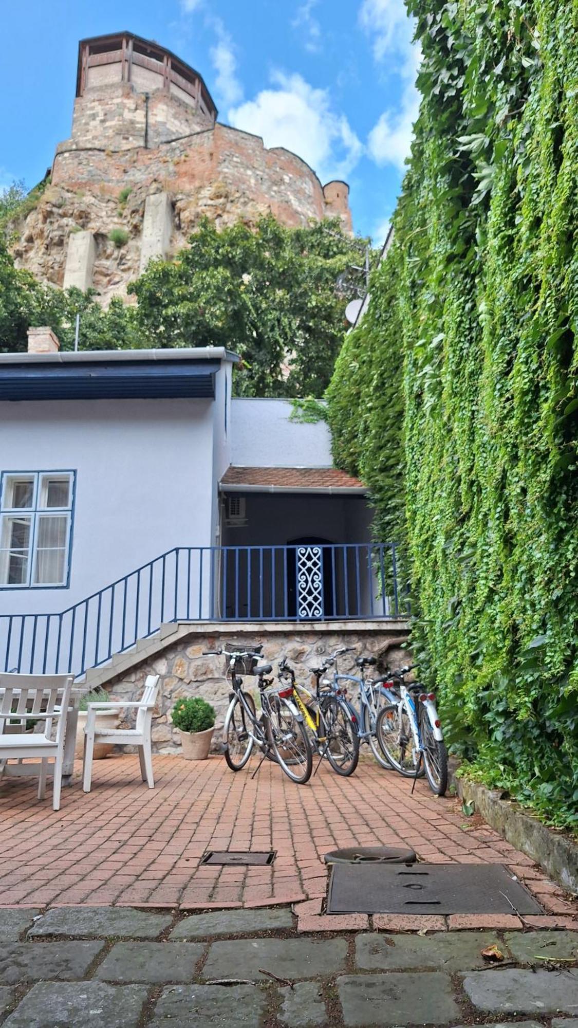 אסטרגום Ister Guesthouse מראה חיצוני תמונה